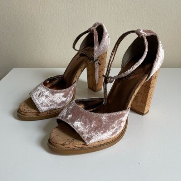 NWOT Crushed Velvet Shoes by Anthropologie Farylrobin size 7 - Picture 1 of 7